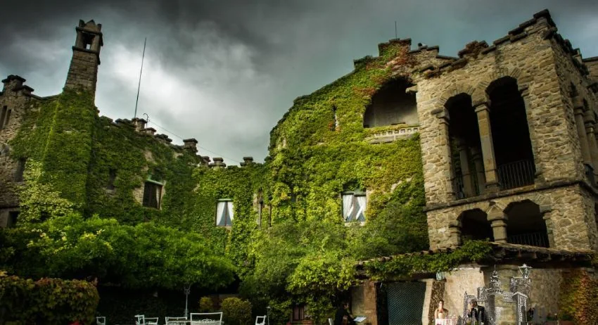 The ivy-covered stone courtyard and terrace at La Baronia